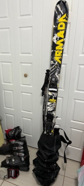Ensemble de skis alpins, View more