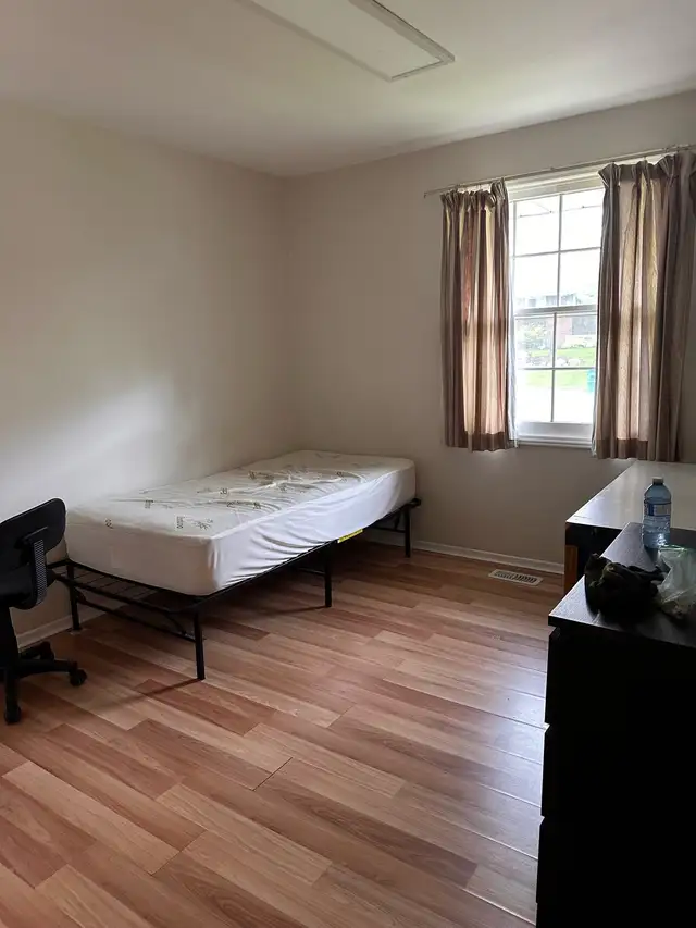 All inclusive! 5  furnished private rms-Sep to April (8 months) in Short Term Rentals in Kitchener / Waterloo - Image 2