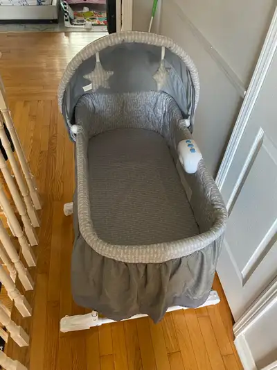 Baby crib/bassienet, View more