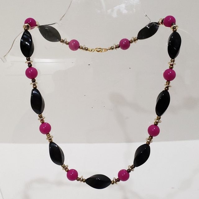 New Necklace Genuine Lucite Jewellery B – Only $5 in Jewellery & Watches in Vancouver
