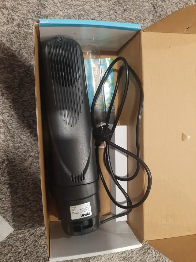 Aquarium UV Sterilizer in Fish for Rehoming in London - Image 4