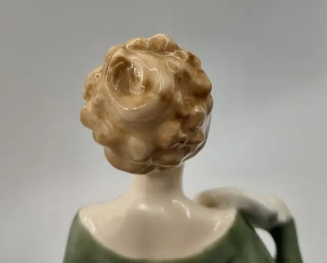 Royal Doulton Retired Green Dress Victorian Lady - H.N. 2312 in Arts & Collectibles in Windsor Region - Image 11