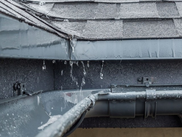 réparation toiture entretien briques cheminée gouttière fascia dans Toiture  à Longueuil/Rive Sud - Image 3