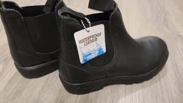 Size 6 - Women's Skechers Waterproof Leather Memory Foam in Other in Kitchener / Waterloo