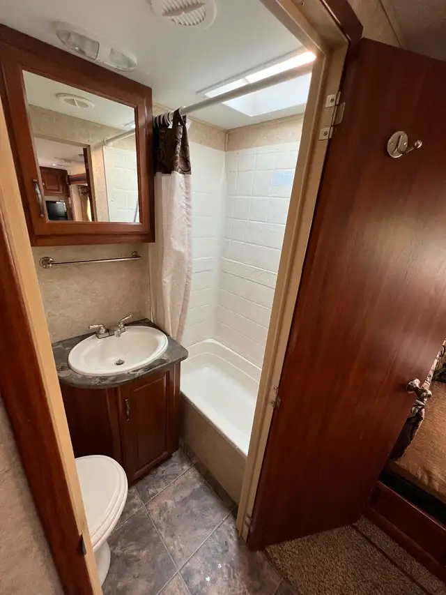 Cougar Travel Trailer in Travel Trailers & Campers in Williams Lake - Image 10