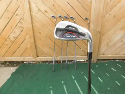 Right-hand TITLEIST AP1 irons set, View more