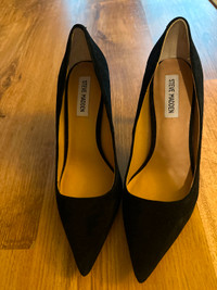 Brand new Steve Madden heels - never worn (too small)