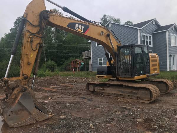 1 OWNER CAT320E HYD THUMB PLUMBED FOR MULCHER CALL 5064613657 in Heavy Equipment in City of Halifax - Image 2