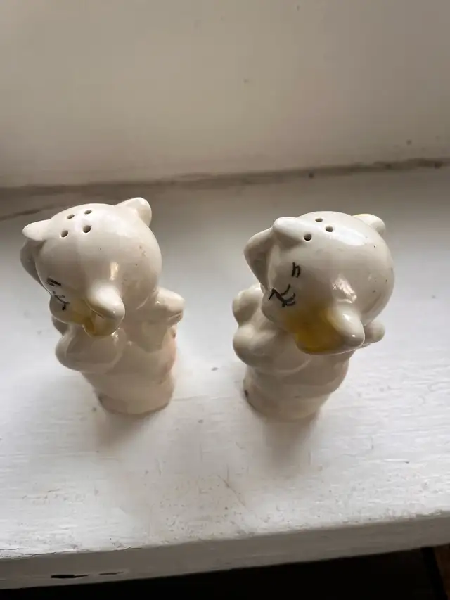 elephant salt and pepper shakers in Arts & Collectibles in Guelph - Image 4