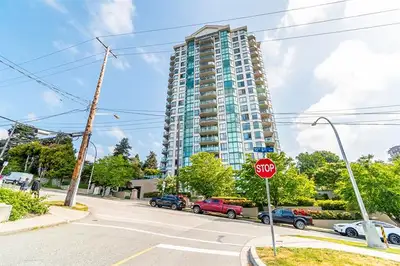 Unfurnished 3 beds 2 baths - 3rd floor