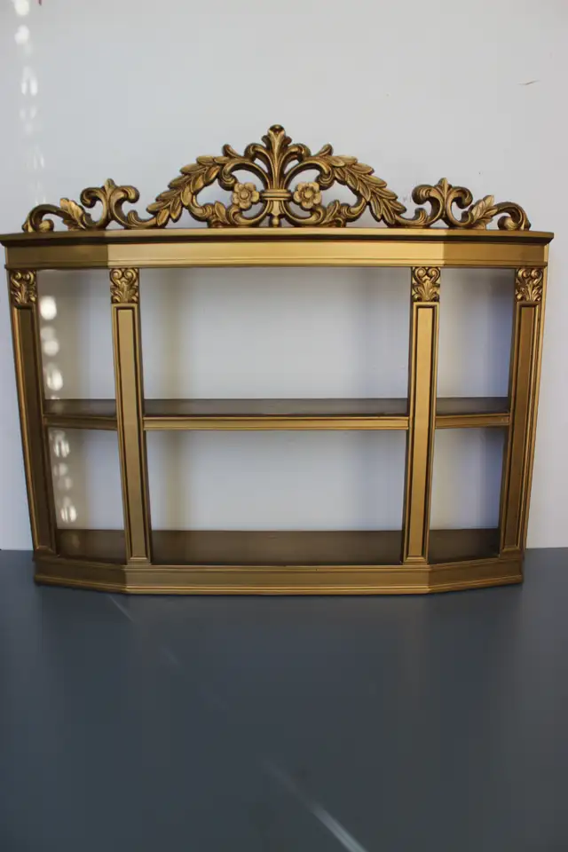 Vintage Syroco Curio Wall Cabinet Ornate Hollywood Regency Shelf in Storage & Organization in Ottawa - Image 5