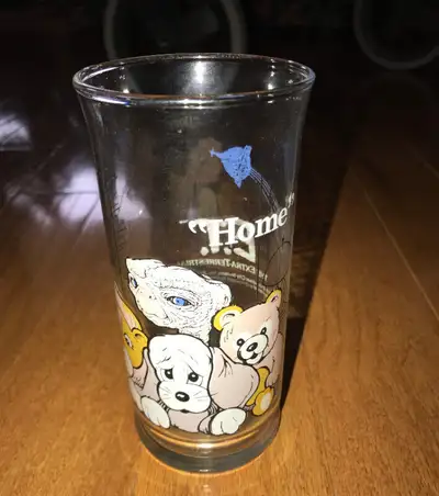 Cool vintage 1982 E.T. The Extra-Terrestrial Glass issued by Pizza Hut in 1982 when the movie came o...