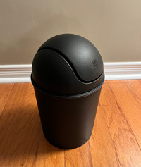 Umbra Swing Small Garbage Can