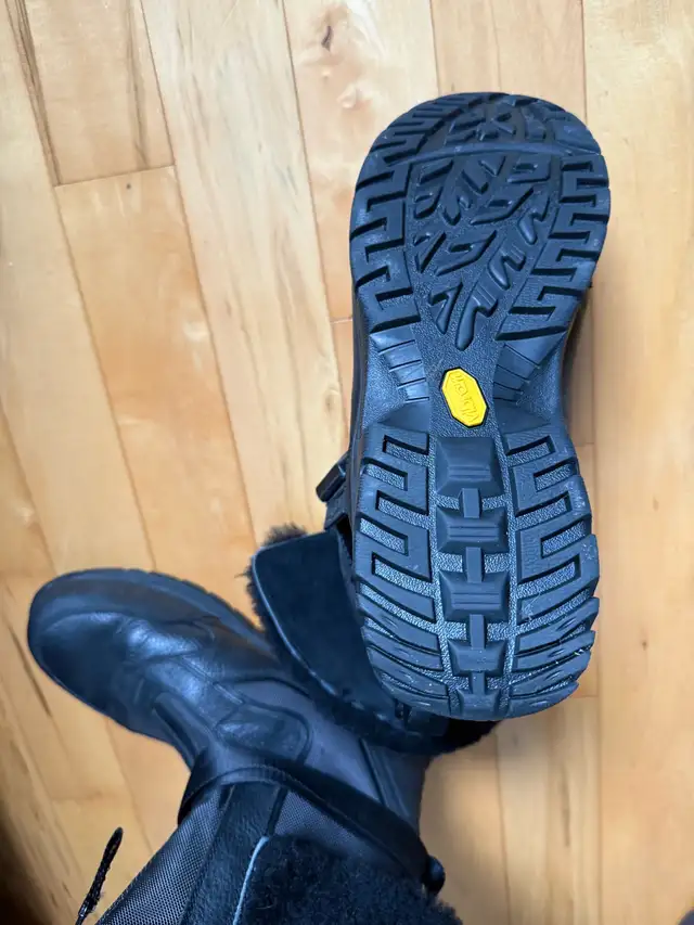UGG Mens Tahoe leather Boot, US 12, EU 45 (fits 11.5-12, 45-46) in Men's Shoes in Oakville / Halton Region - Image 7