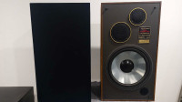 REALISTIC OPTIMUS 800C  Speakers, Excellent Condition 