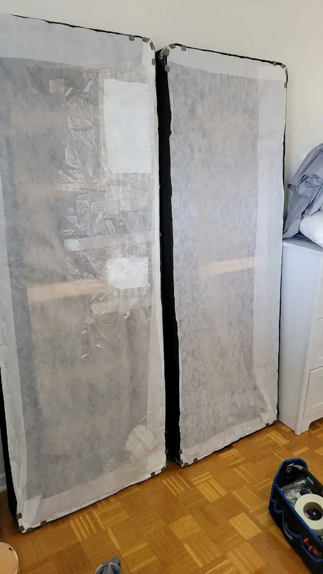 base de lit queen en 2 partie in Beds & Mattresses in Longueuil / South Shore - Image 3