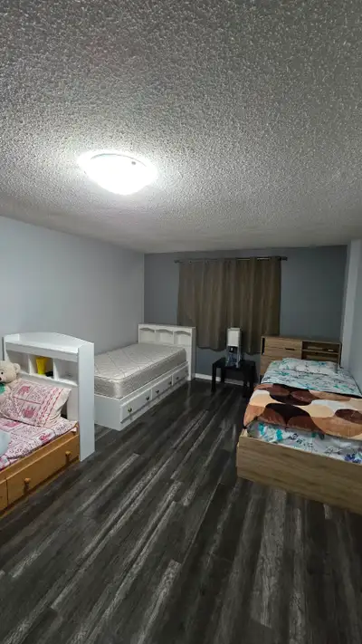 ROOM SHARING (NEAR SHERIDAN COLLEG)