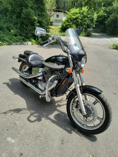 *** PAR TÉLÉPHONE SEULEMENT S.V.P*** 5I4-9'1'2-2'2'1'2*** HONDA SHADOW 1100 XTRA PROPRE . ESTHÉTIQUE...