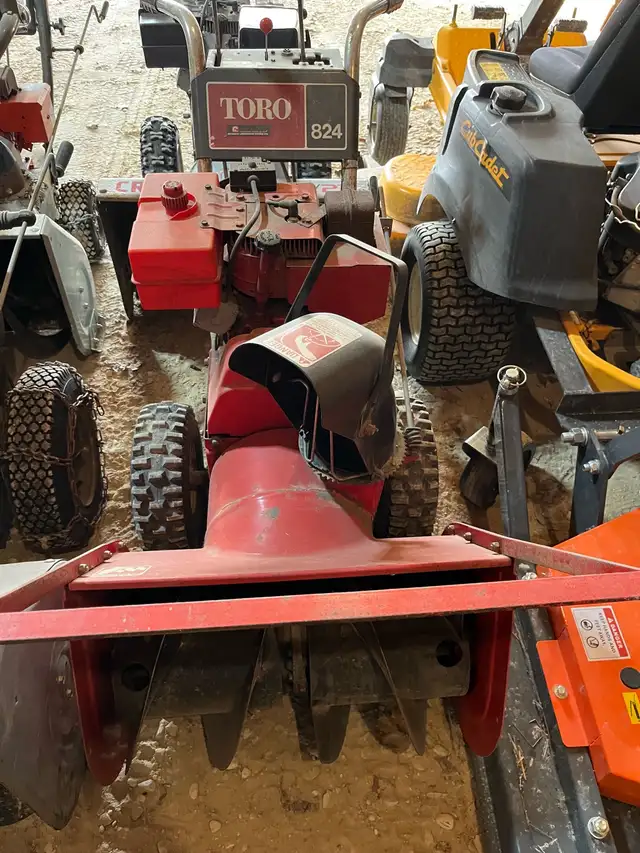 snowblower. Toro 8hp. 64985462658691120