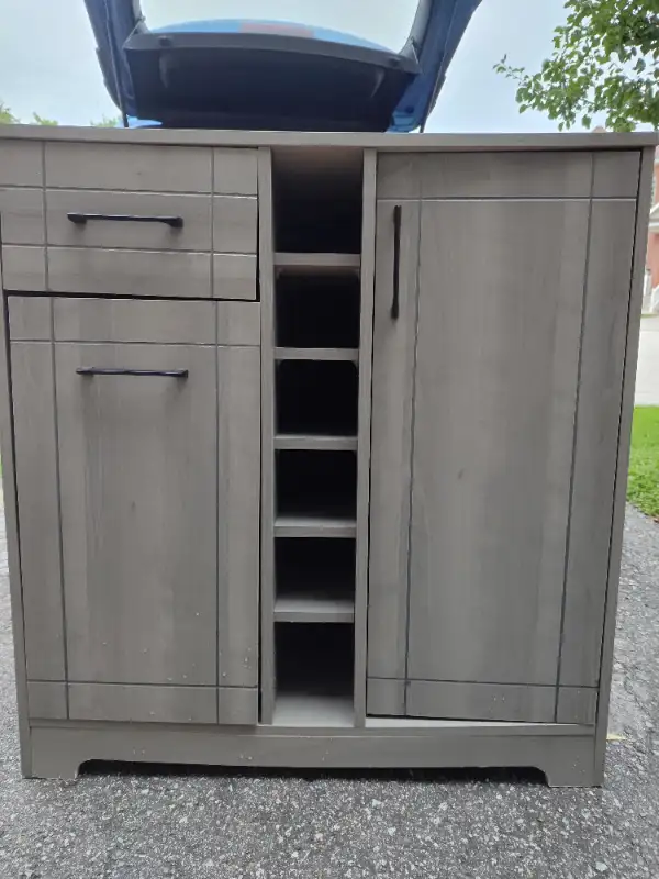 Gray Maple Bar Cabinet with Bottle Storage in Hutches & Display Cabinets in Mississauga / Peel Region - Image 6