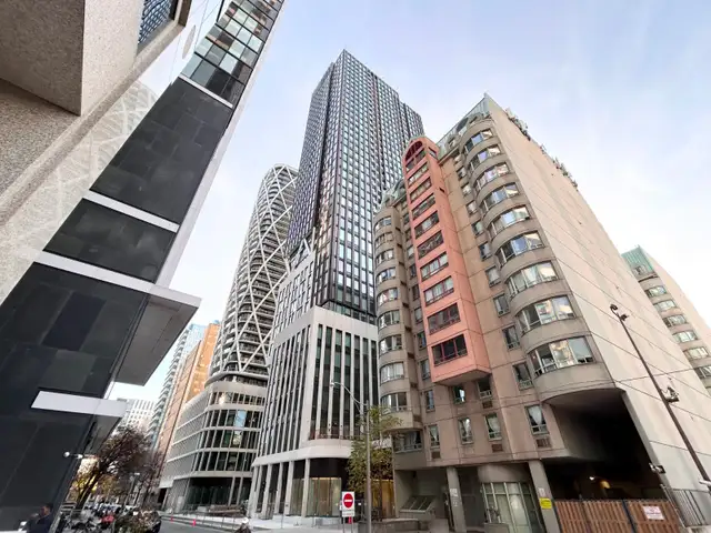 Dundas University 1 Bed 1 Bath Condo for Rent at Artist Alley