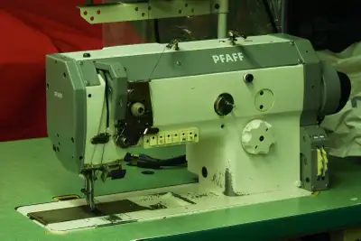 1425 Pfaff Walking Foot Sewing Machine, View more