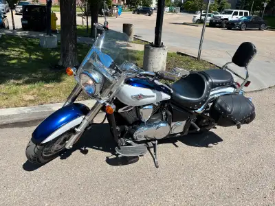 Ultra low Km Vulcan 900 classic, brand new Michelin commanders, new battery, ready to ride. Great st...