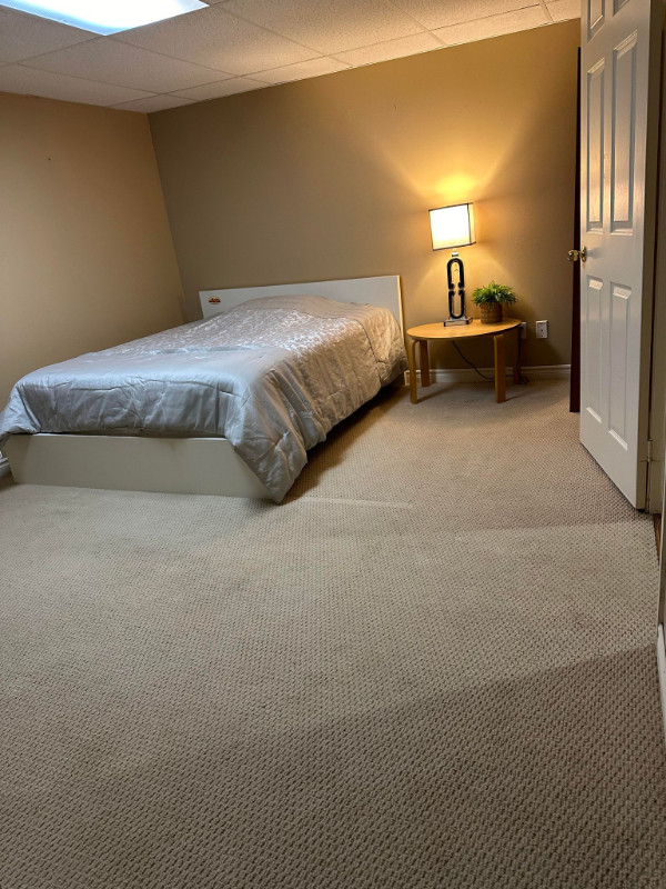 獨立宽敞/干净带家具的地下室房间+獨立浴室出租 in Room Rentals & Roommates in Markham / York Region
