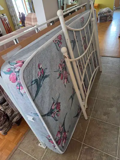 Petit lit 39 po, View more