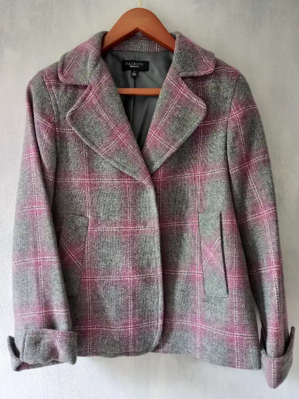 Woman's Wool Jacket in Women's - Tops & Outerwear in City of Toronto - Image 5
