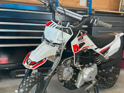 Moto hors route MXR 90, année 2021 La moto a moins de 500km presque neuve. Entretien fait en 2025 ✔️