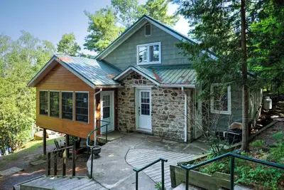 Lakefront Cottage for Rent – Big Rideau Lake – $2,300/mo All Inc, View more