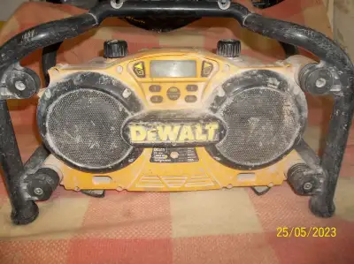 Job Site Portable Dewalt Radio Am And FM Rough But Works Great, View more