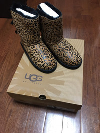 NEW Girls UGG boots Bailey Bow Leopard - size 5