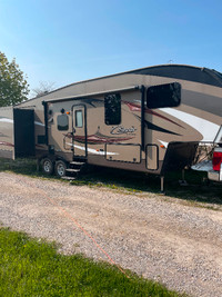 Keystone Cougar 5th Wheel- FINANCING AVAILABLE, HAS WARRANTY