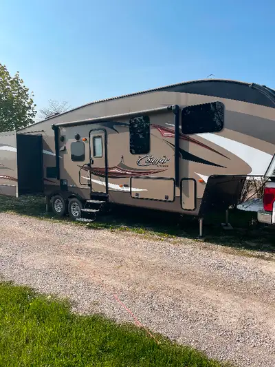 2015 Keystone Cougar 301SAB Financing available 3.5 Years left of full warranty!! Included in price...