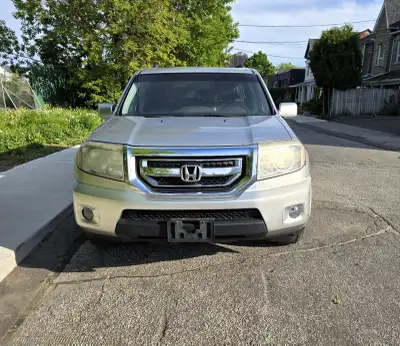 2011 Honda Pilot Touring Sport Utility, 3.5L V6, 4WD Run and drive No engine lights Selling as is Vi...