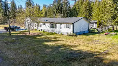 1740 Illecillewaet Rd, Revelstoke, BC PropertyGuys Sign # 93575 FOR FULL DETAILS: visit site and ent...
