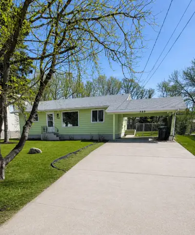 Beautiful fully renovated 4-bedroom home for rent in Charleswood. A beautiful fully renovated 4-bedr...