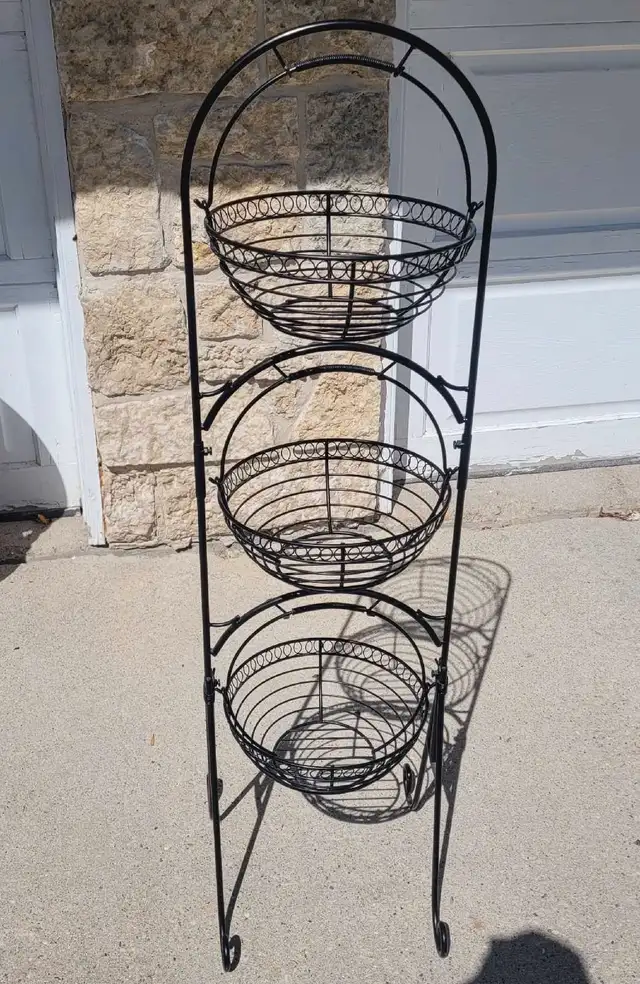 3 Tier Fruit Basket Stand in Home Décor & Accents in Winnipeg - Image 2