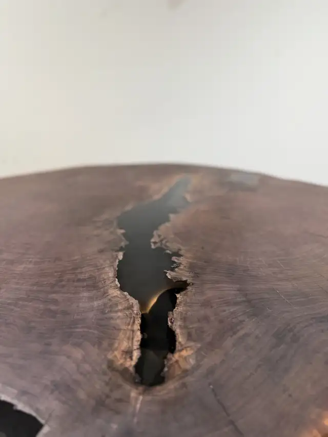 walnut dining table with resin  in Dining Tables & Sets in Markham / York Region - Image 4