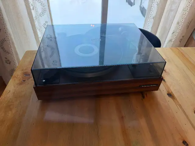 Realistic LAB-250 turntable/ Shure Cartridge in Stereo Systems & Home Theatre in Gatineau - Image 4