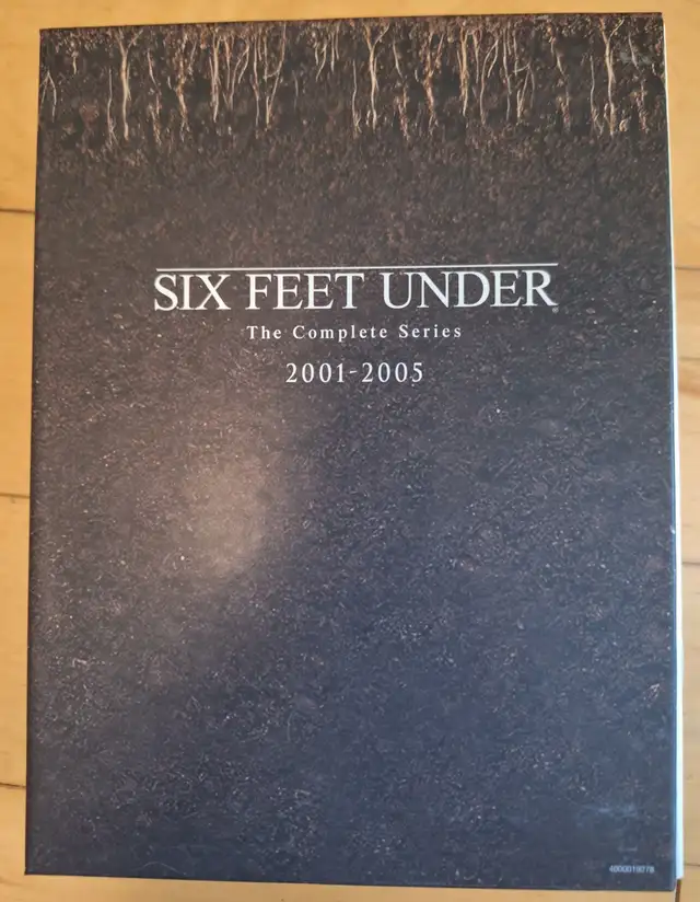 Six Feet Under complete DVD series in CDs, DVDs & Blu-ray in West Island - Image 3