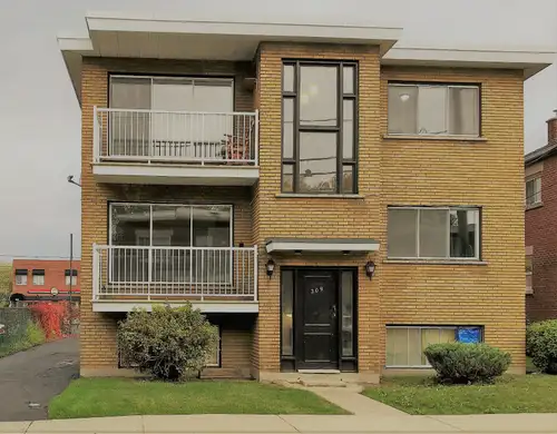 Logement très éclairé (2 ½) à Longueuil situé à 5 minutes de marche de l’Hôpital Charles-Lemoyne. DI...