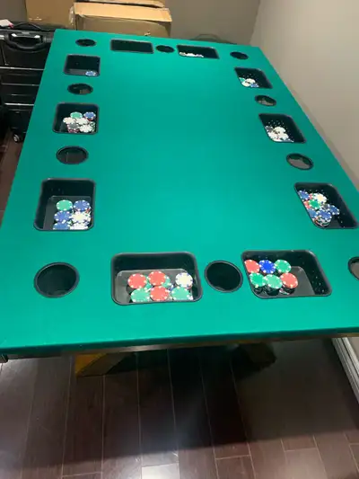 PROFESSIONALY MADE FOR 10 PEOPLE. TRAYS HOLDS UP TO 200 CHIPS. BEER GLASS HOLDERS.