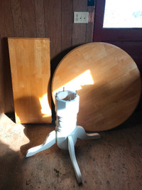 FORSALE: Kitchen table, round, maple, 4-chairs