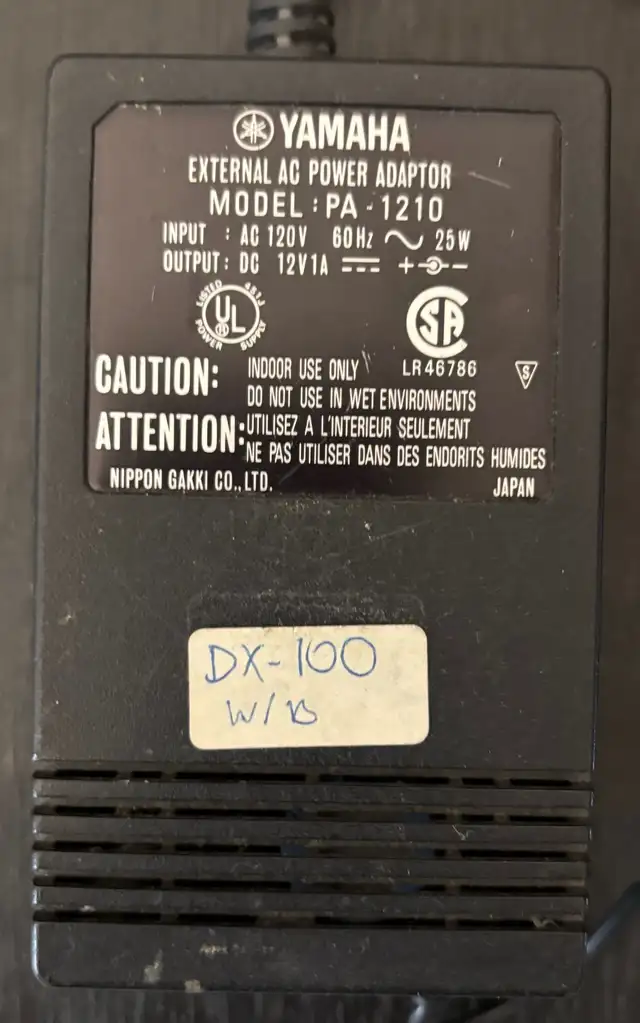 Yamaha DX100 Vintage Digital Programmable  FM Synthesizer & case in Pianos & Keyboards in City of Montréal - Image 8