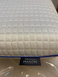 2x oreillers Simons Cooling gel memory  foam pillow Queen size