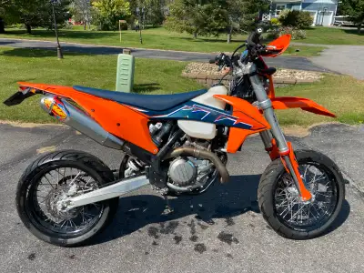 107hrs, 6500kms, Street legal and blue plated in supermoto or ultra-light enduro trim. Over $3,500 i...