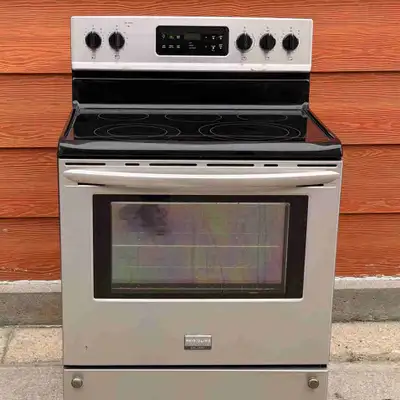 Frigidaire Gallery 30” Stainless Steel Electric Range 30”, View more